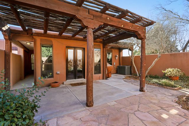 1 Santa Clara Trail, Corrales, NM 87048