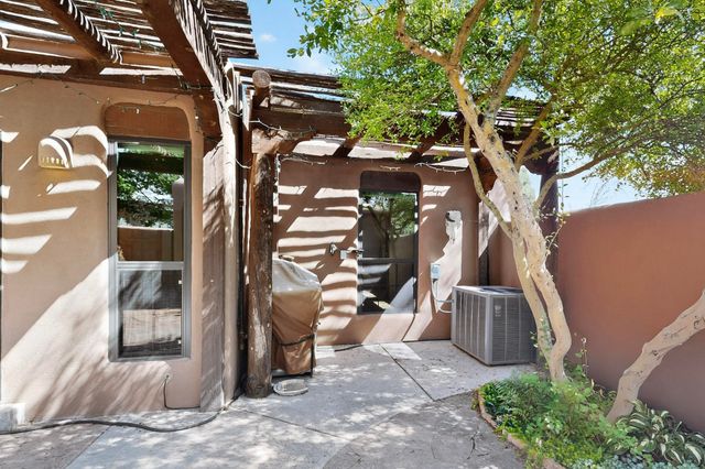 1 Santa Clara Trail, Corrales, NM 87048