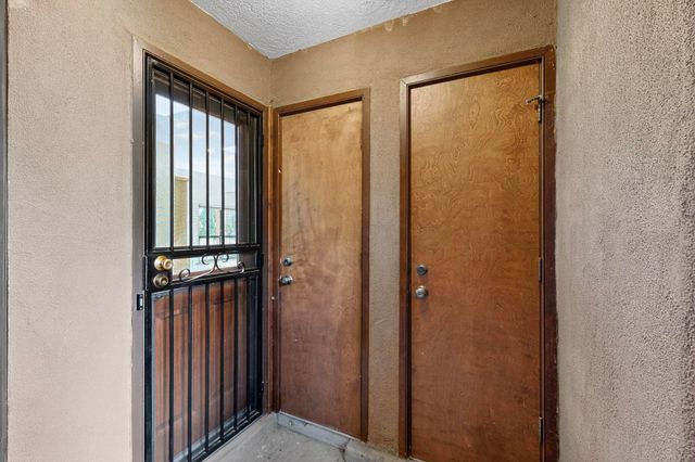 1 Santa Clara Trail, Corrales, NM 87048