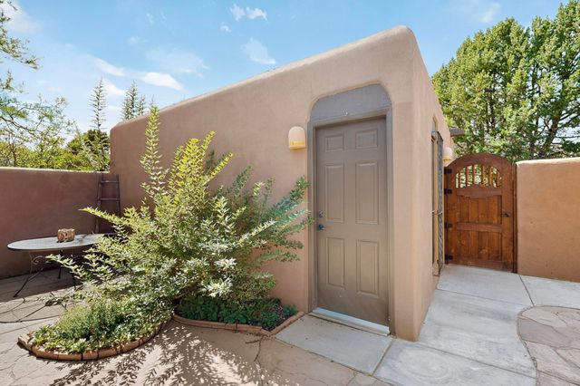 1 Santa Clara Trail, Corrales, NM 87048