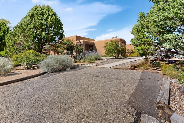 1 Santa Clara Trail, Corrales, NM 87048