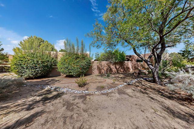 1 Santa Clara Trail, Corrales, NM 87048