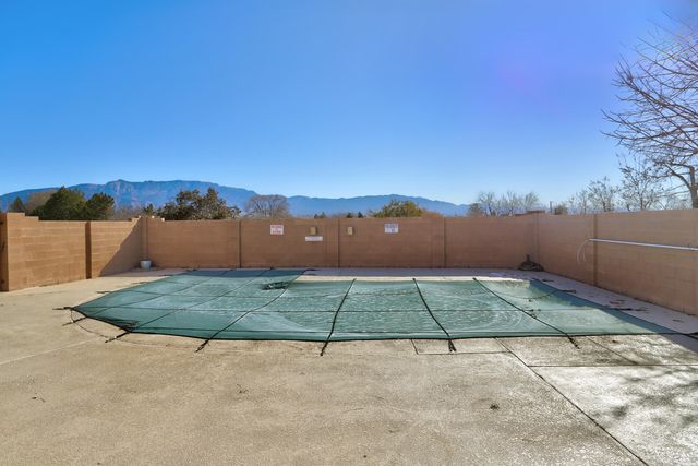 1 Santa Clara Trail, Corrales, NM 87048