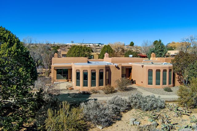 1 Santa Clara Trail, Corrales, NM 87048