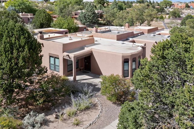 1 Santa Clara Trail, Corrales, NM 87048