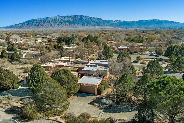 1 Santa Clara Trail, Corrales, NM 87048