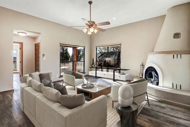 1 Santa Clara Trail, Corrales, NM 87048