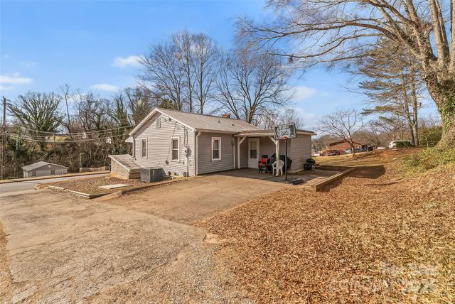 230 5th Avenue SW, Hickory, NC 28602