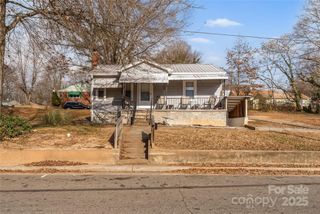 230 5th Avenue SW, Hickory, NC 28602