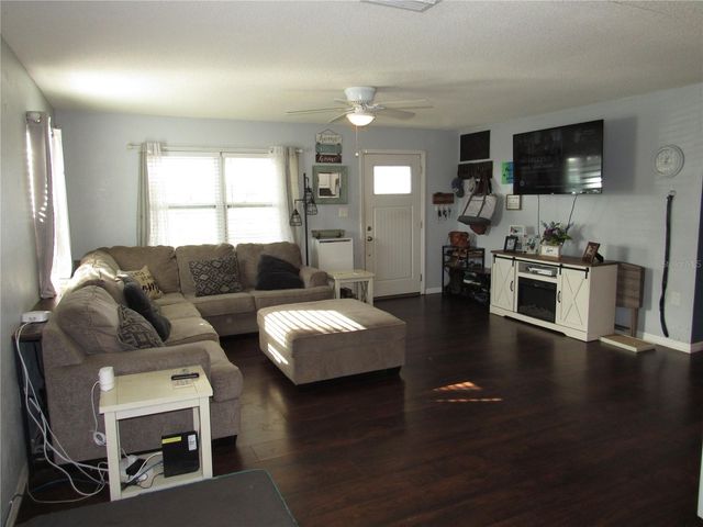 330 MOCCASIN HOLLOW ROAD, Lithia, FL 33547