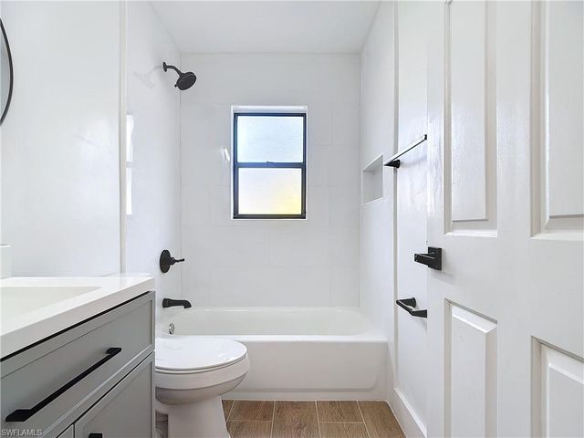 88 Erie DR, Naples, FL 34110