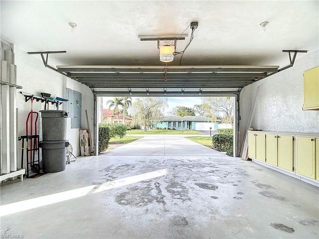 88 Erie DR, Naples, FL 34110