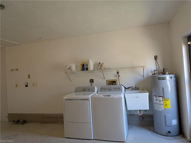 88 Erie DR, Naples, FL 34110