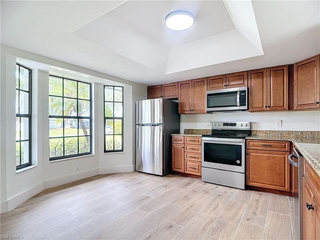 88 Erie DR, Naples, FL 34110