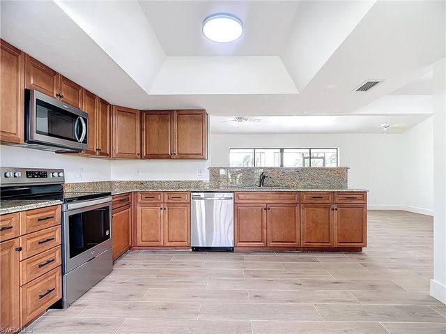 88 Erie DR, Naples, FL 34110