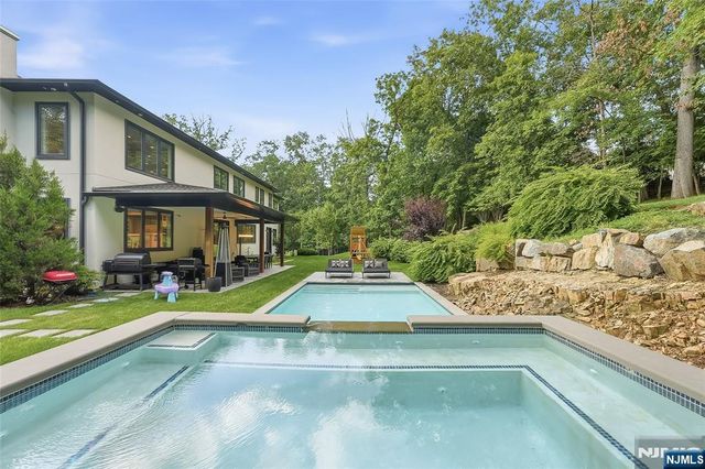 55 Kennedy Drive, Cresskill, NJ 07626