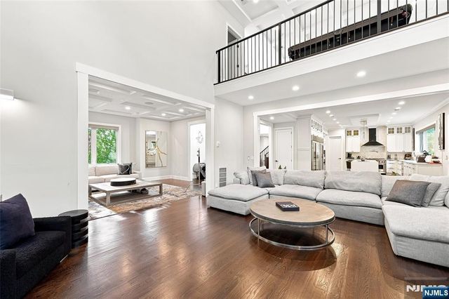 55 Kennedy Drive, Cresskill, NJ 07626