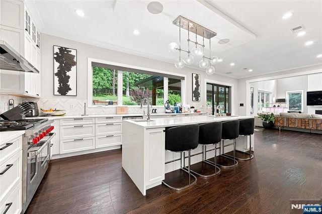 55 Kennedy Drive, Cresskill, NJ 07626