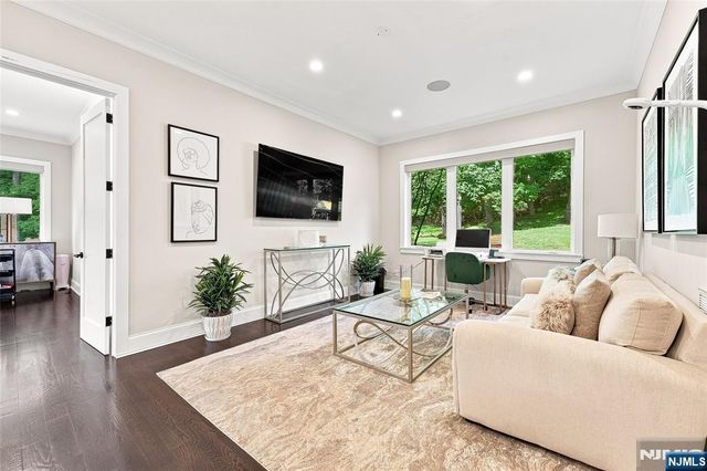 55 Kennedy Drive, Cresskill, NJ 07626