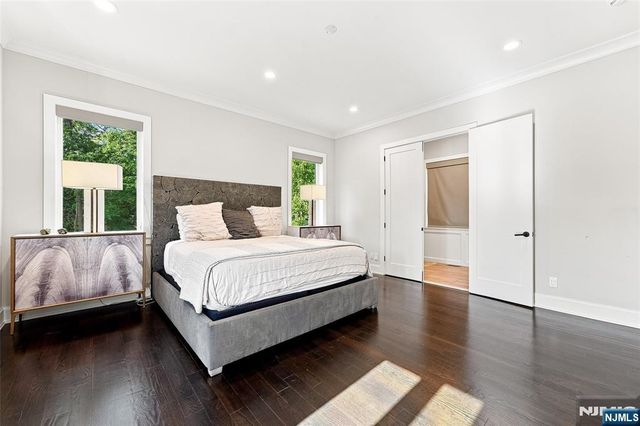 55 Kennedy Drive, Cresskill, NJ 07626