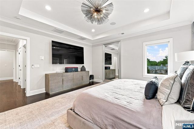 55 Kennedy Drive, Cresskill, NJ 07626