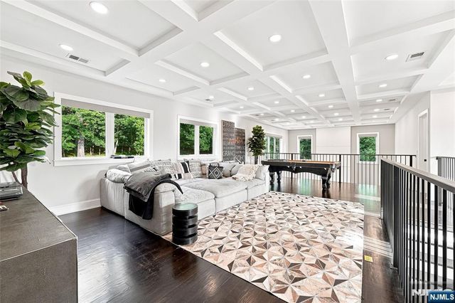 55 Kennedy Drive, Cresskill, NJ 07626