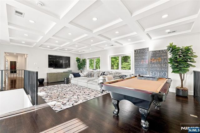 55 Kennedy Drive, Cresskill, NJ 07626