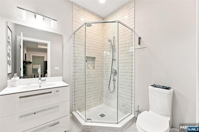 55 Kennedy Drive, Cresskill, NJ 07626