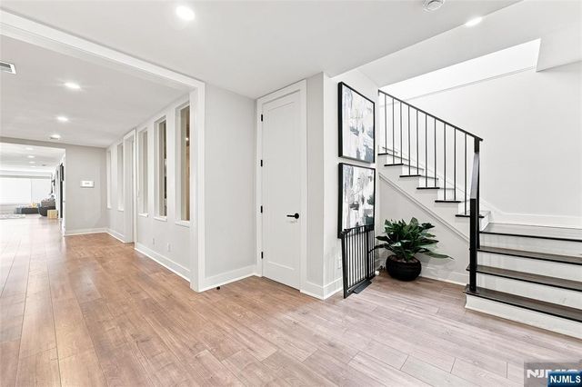 55 Kennedy Drive, Cresskill, NJ 07626