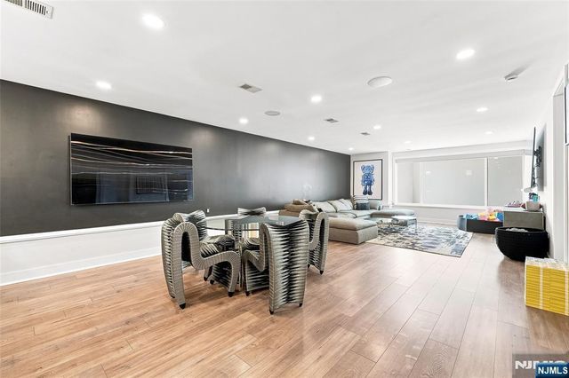 55 Kennedy Drive, Cresskill, NJ 07626