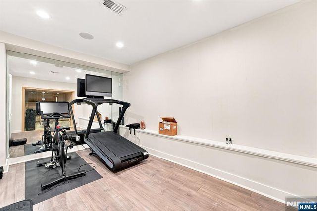 55 Kennedy Drive, Cresskill, NJ 07626