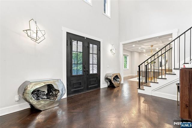 55 Kennedy Drive, Cresskill, NJ 07626