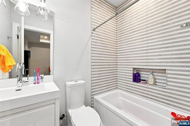55 Kennedy Drive, Cresskill, NJ 07626