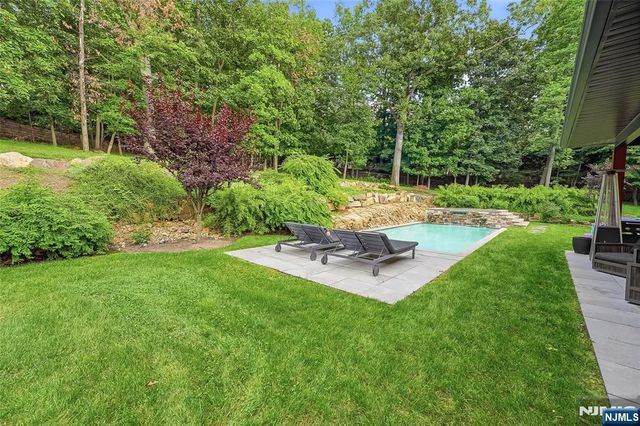 55 Kennedy Drive, Cresskill, NJ 07626