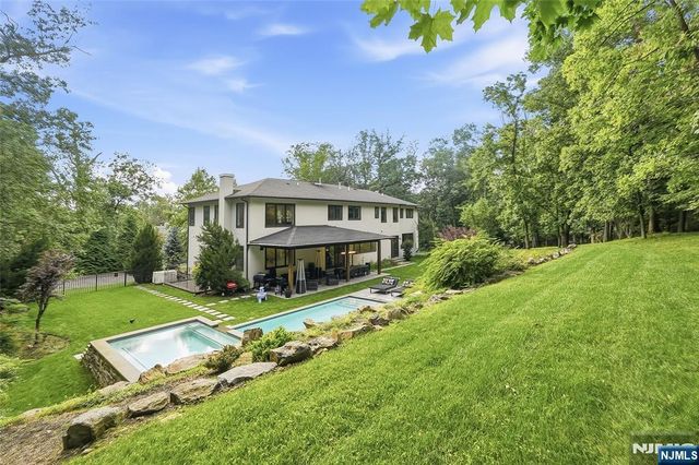 55 Kennedy Drive, Cresskill, NJ 07626