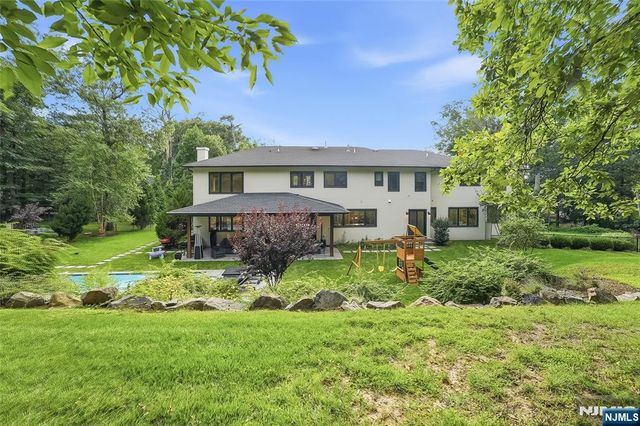 55 Kennedy Drive, Cresskill, NJ 07626