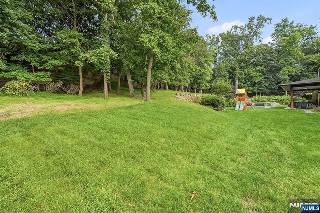 55 Kennedy Drive, Cresskill, NJ 07626
