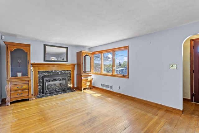 29 Winslow Way, Lynn, MA 01904