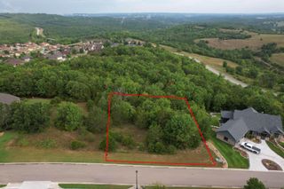 184 Forest Oak Drive, Hollister, MO 65672