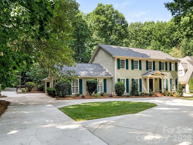 325 Stratfordshire Drive, Matthews, NC 28105