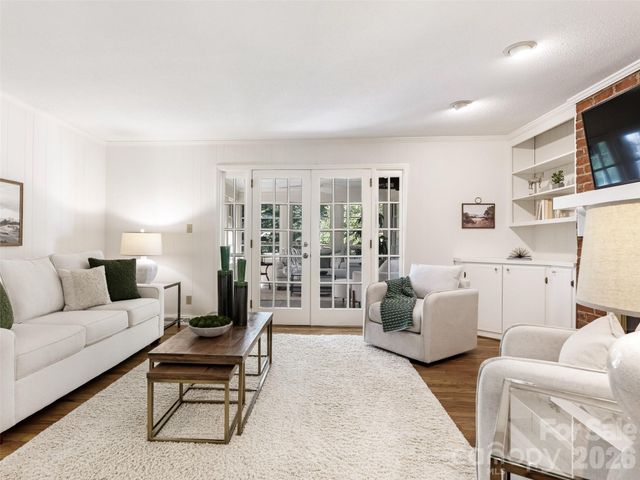 325 Stratfordshire Drive, Matthews, NC 28105