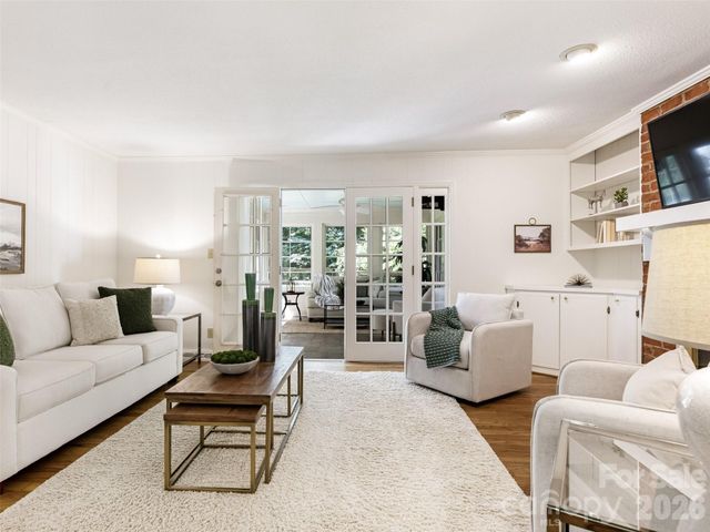 325 Stratfordshire Drive, Matthews, NC 28105