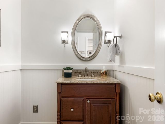 325 Stratfordshire Drive, Matthews, NC 28105