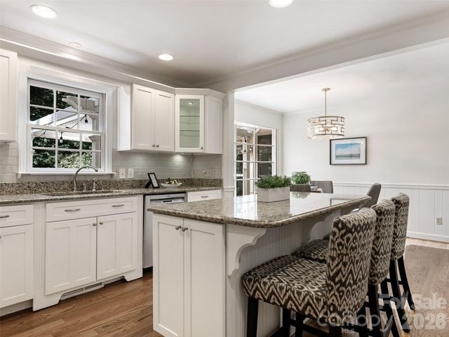 325 Stratfordshire Drive, Matthews, NC 28105