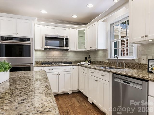 325 Stratfordshire Drive, Matthews, NC 28105