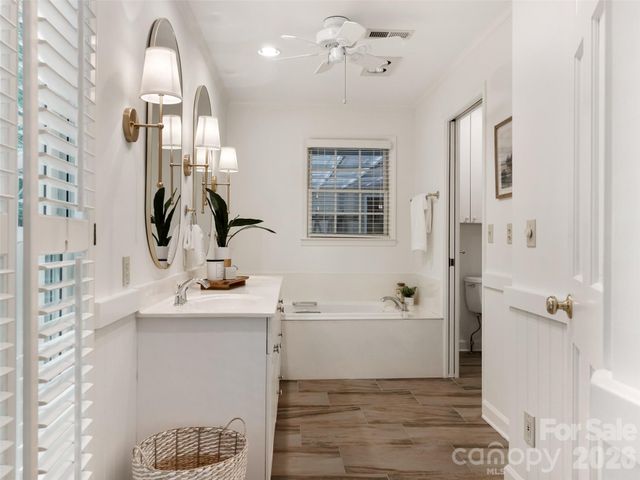 325 Stratfordshire Drive, Matthews, NC 28105