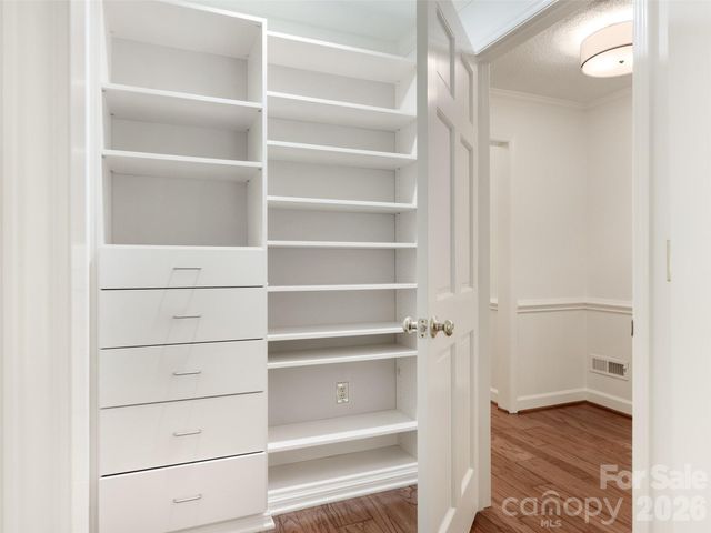 325 Stratfordshire Drive, Matthews, NC 28105