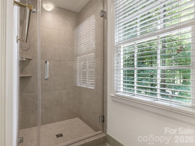 325 Stratfordshire Drive, Matthews, NC 28105
