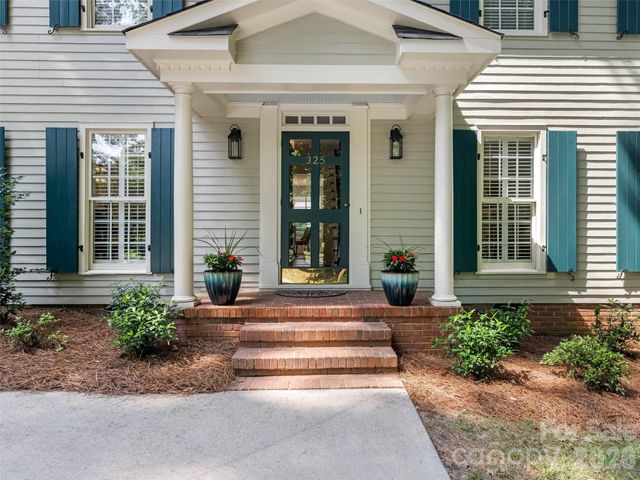325 Stratfordshire Drive, Matthews, NC 28105