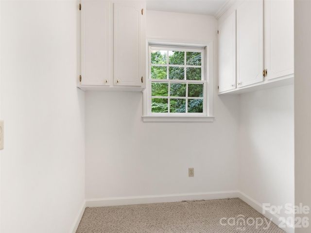 325 Stratfordshire Drive, Matthews, NC 28105